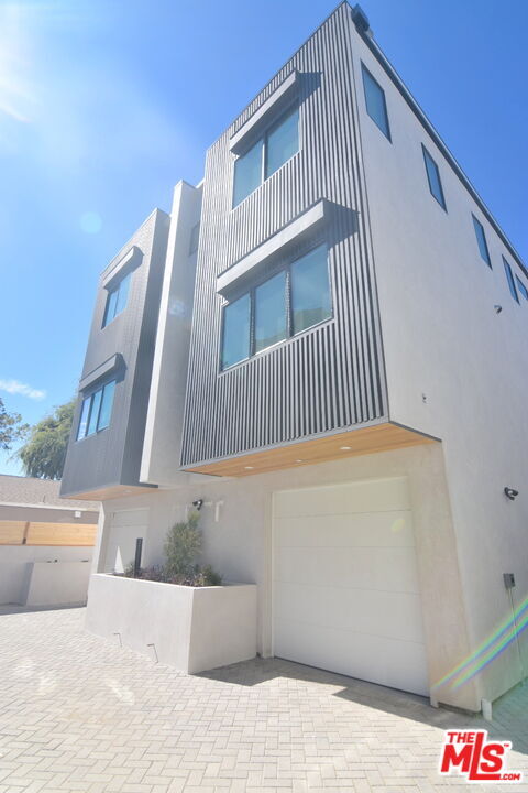 Building Photo - 10810 Peach Grove St