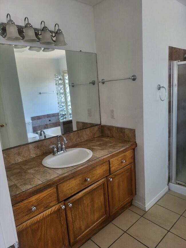 Building Photo - West Side 2/story 3 Bedroom 2 Bath & 2 Car...