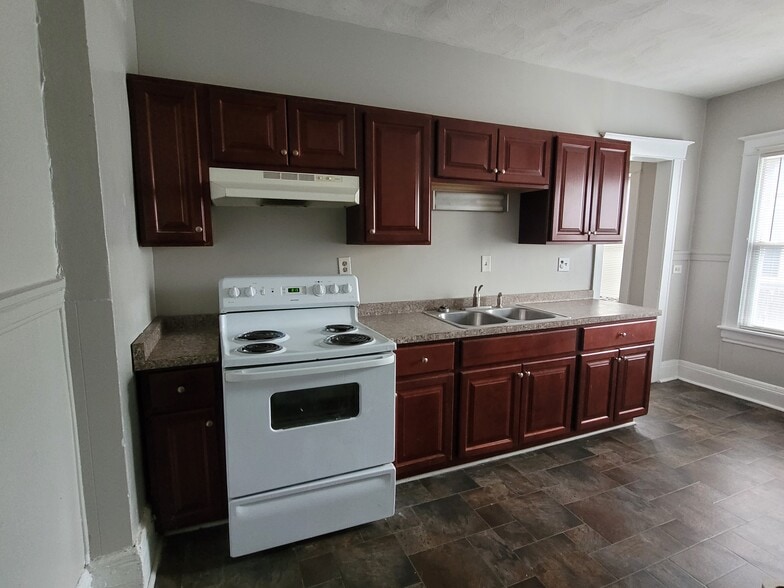 Building Photo - 307 Ridgeway Ave
