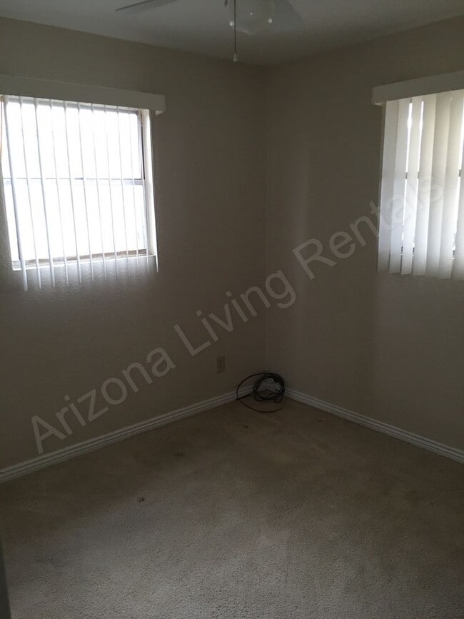 Building Photo - COZY TWO BEDROOM HOME