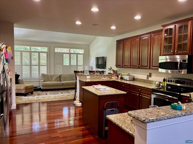 Building Photo - 836 Colridge Dr