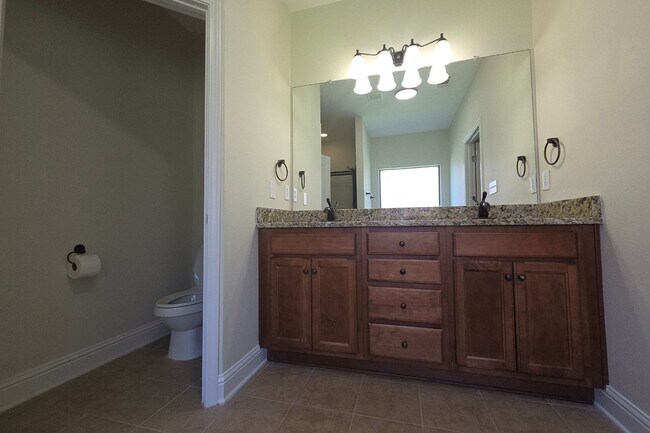 Building Photo - Spacious 4-Bedroom Rental in Daphne School...