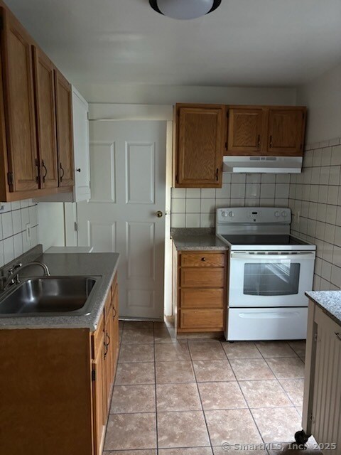 Building Photo - 563 Howe Ave