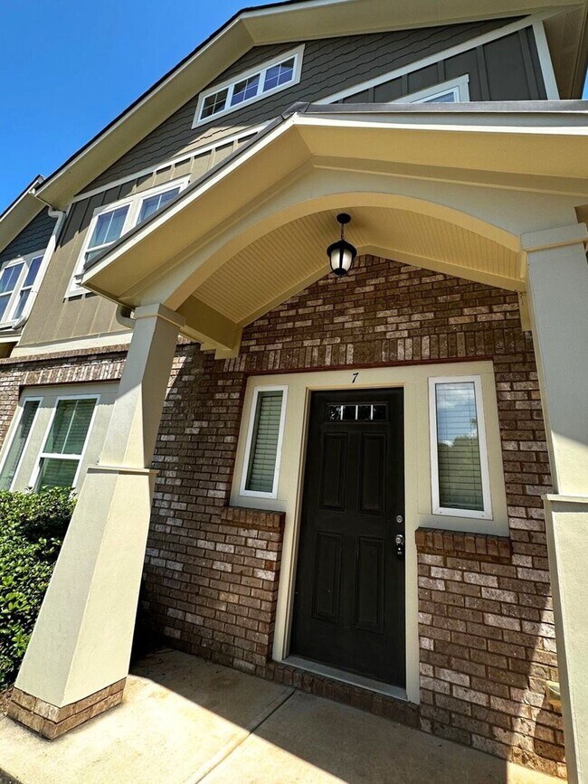 Building Photo - LEASING FOR AUGUST 6TH, 2026! CALL TO SECURE YOUR SPOT TODAY!