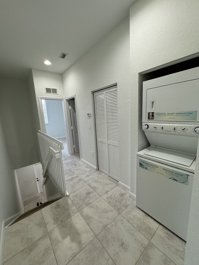 Building Photo - 4903 SW 140th Terrace