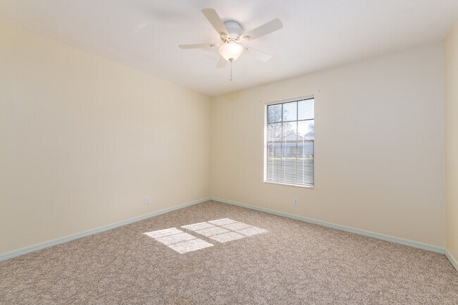 Building Photo - 795 Victoria Cir E