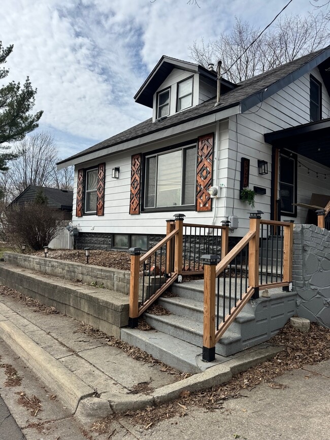 Building Photo - 3275 Wedgewood Ct SW