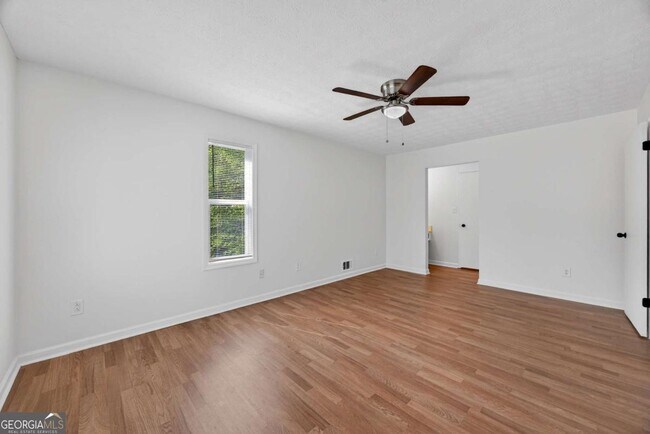 Building Photo - 6898 Babbling Brook Dr