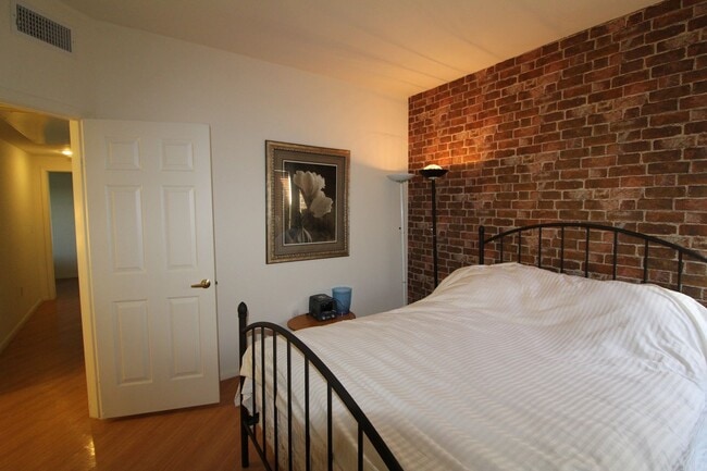 Building Photo - SHOWINGS AVAILABLE NOW