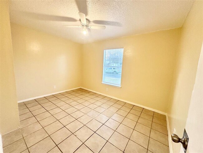 Building Photo - 7221 Ellington Cir