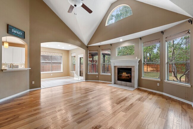 Building Photo - The Perfect Woodlands Retreat: Steps from ...