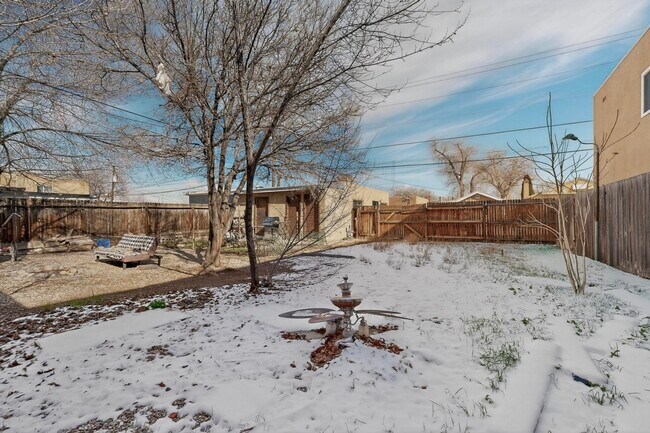 Building Photo - 116 Columbia Dr SE