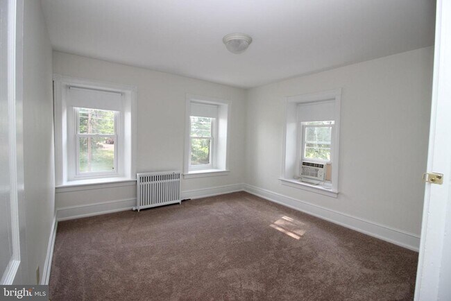 Building Photo - 418 Allentown Rd