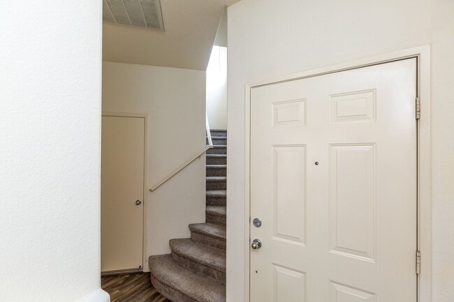 Building Photo - 3 Bedroom Townhome in Scripps Ranch