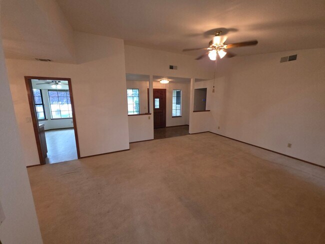 Building Photo - Charming Single-Story Home in Lincoln - Av...