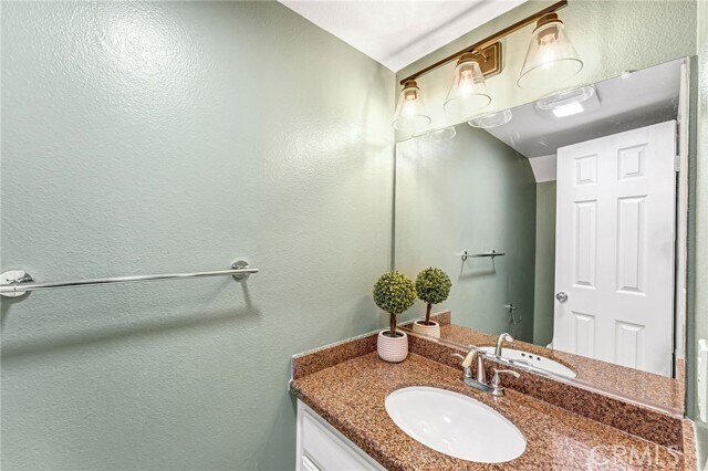 Building Photo - 304 Birch Grove