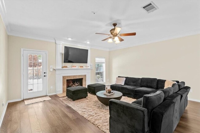 Building Photo - 10116 Pinehurst Dr