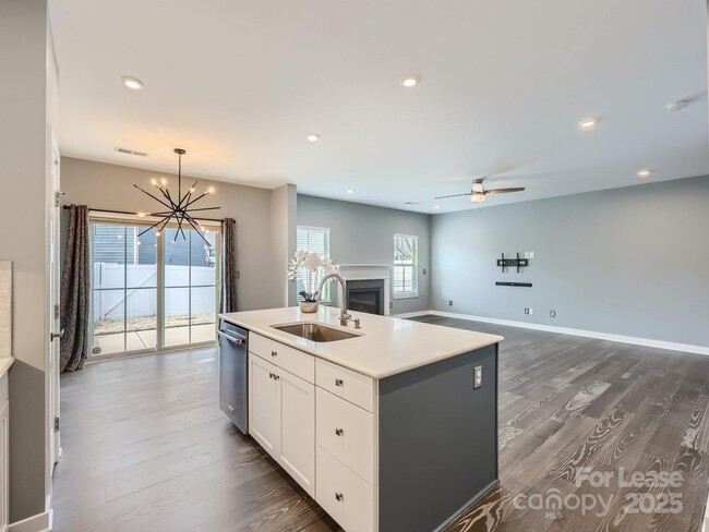 Building Photo - 145 Beacon Dr
