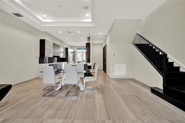 Building Photo - 425 N Ocean Blvd
