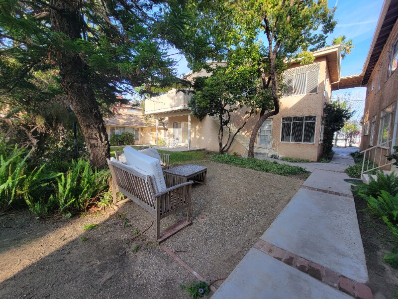 Building Photo - 13531 Wyandotte St