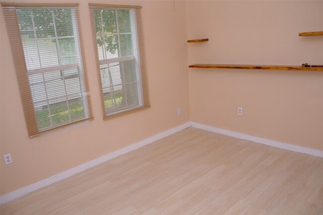 Building Photo - 1310 4th St