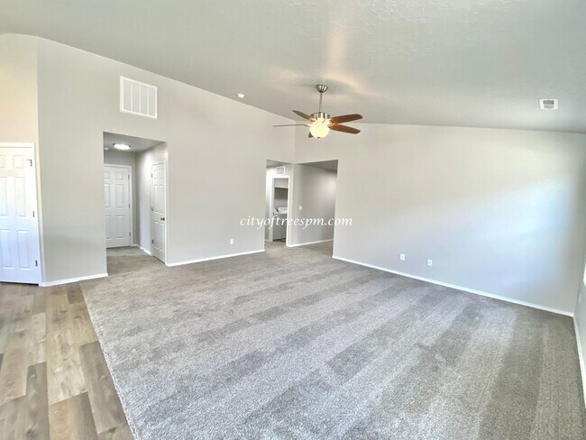 Building Photo - Beautiful Home in South Nampa
