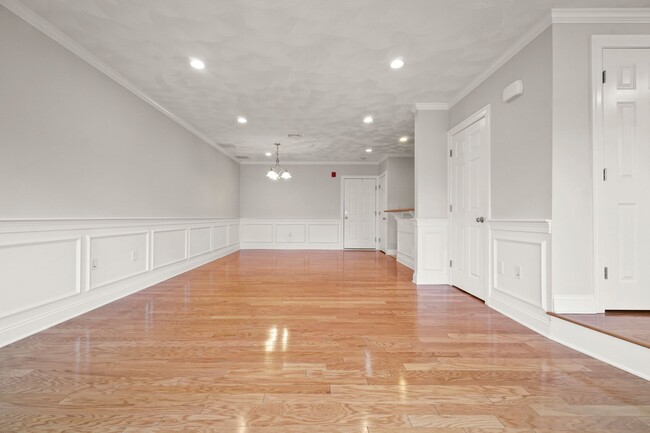 Building Photo - 215 Harvard St
