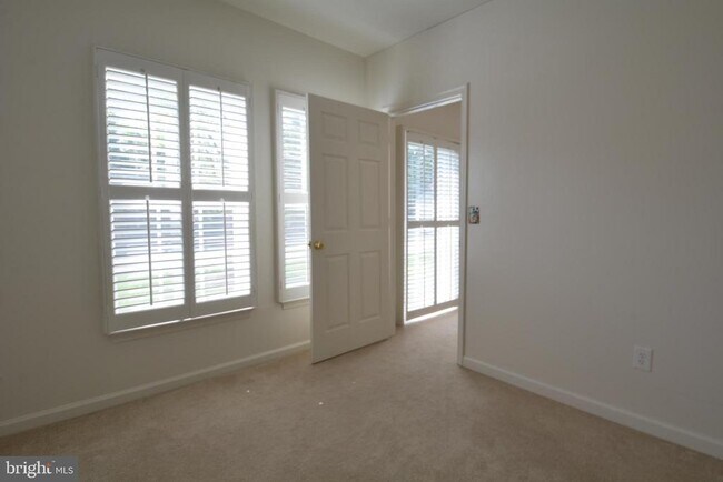 Building Photo - 5080 Grimm Dr