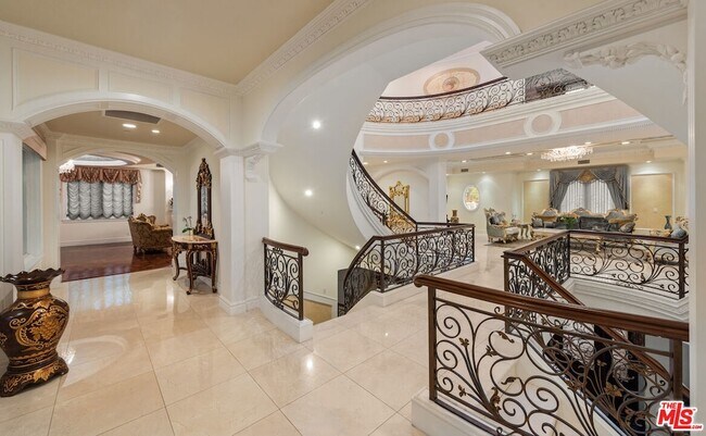 Building Photo - 1455 Robmar Dr