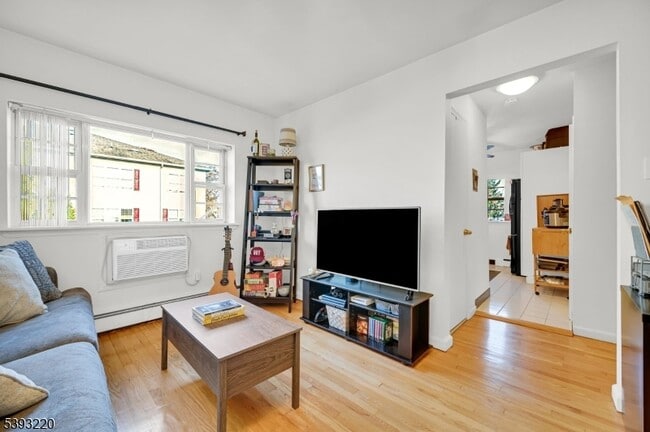 Building Photo - 640 Franklin Ave