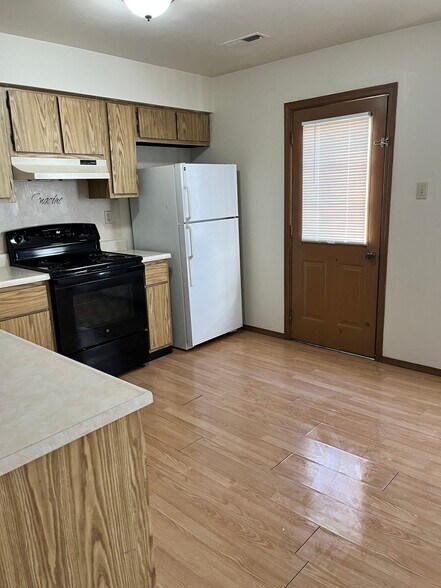 Building Photo - 1210 W Main St