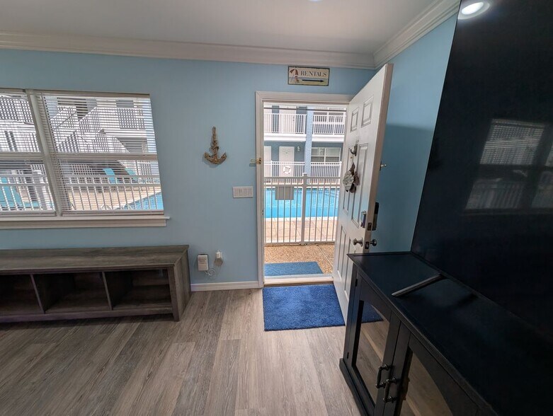 Building Photo - 1282 Beach Blvd