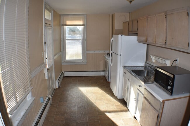 Building Photo - 28 W Forrest Ave
