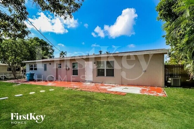 Building Photo - 405 E Gateway Blvd