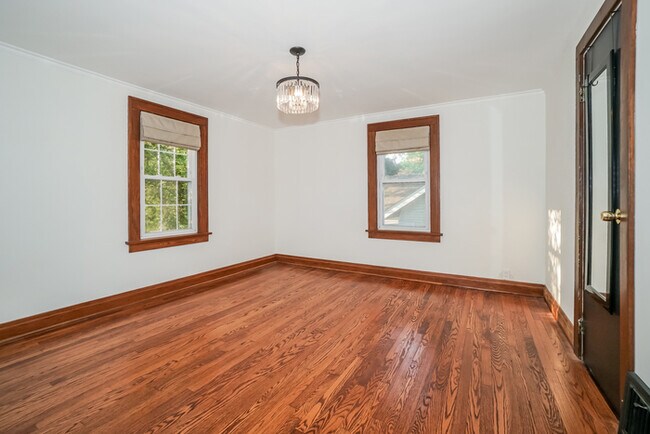 Building Photo - Stunning 4 Bedroom Home!