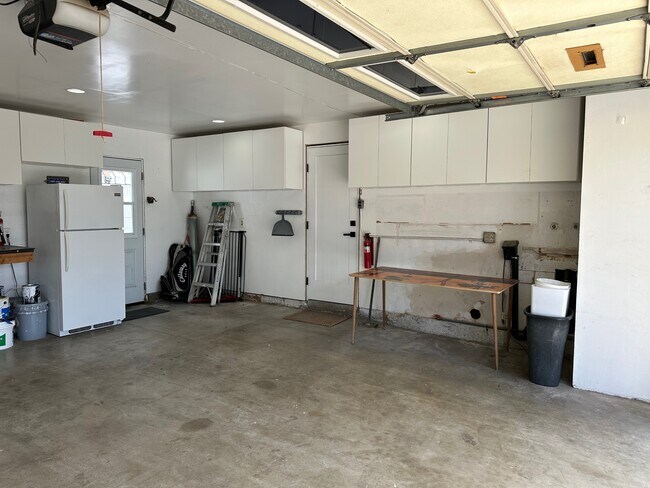 Building Photo - 2748 E Dorothy Pl