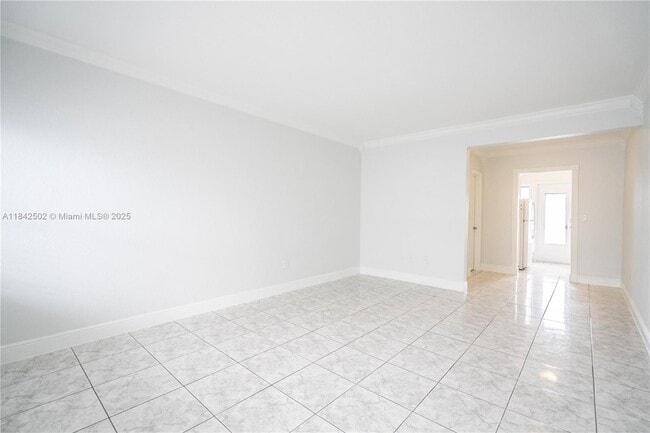 Building Photo - 7640 Carlyle Ave