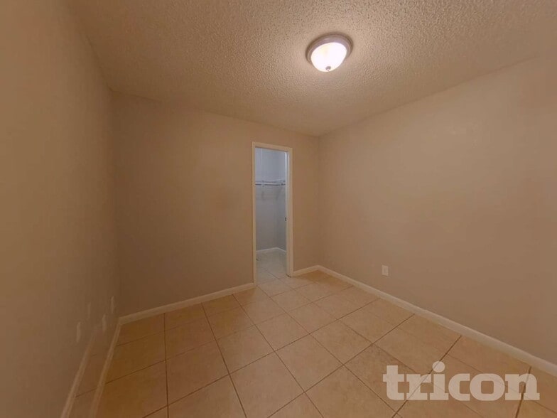 Building Photo - 2541 Brampton Ct