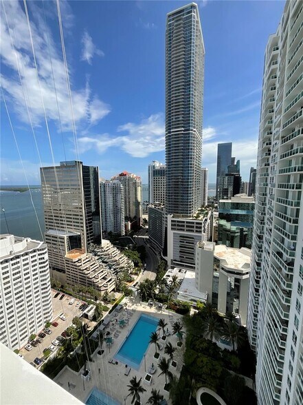 Building Photo - 950 Brickell Bay Dr
