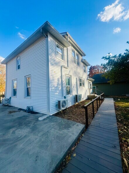 Building Photo - 121 S 34th St