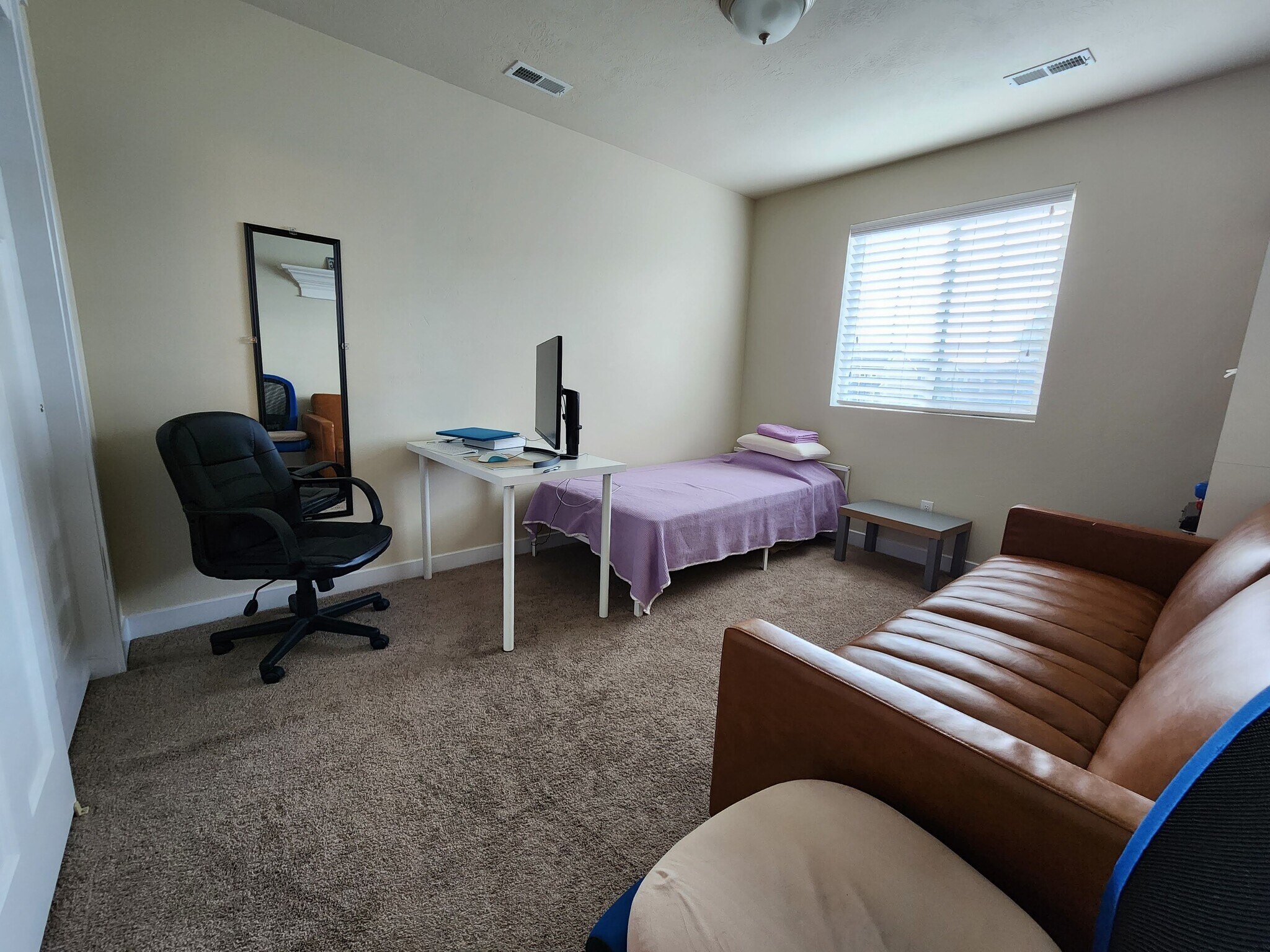 Building Photo - 1062 W Stonehaven Dr