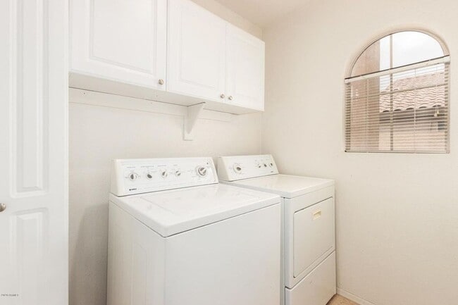 Building Photo - COMING SOON!! Lovely 3 Bedroom / 3 Bath  South Chandler Area Home!