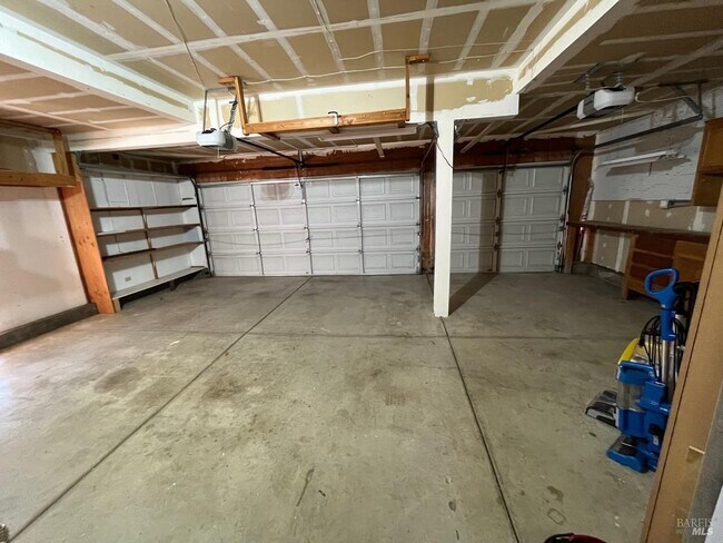 Building Photo - 7216 Roxanne Ln