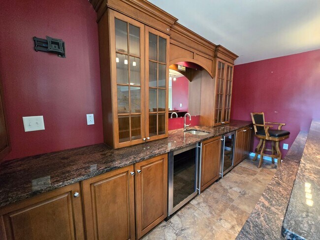 Building Photo - Entertainers Dream - Beautifully maintained 3 Bedroom Townhouse in Haymaker Pointe