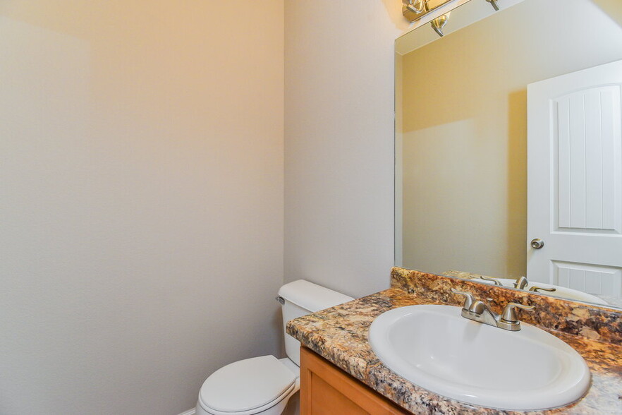 Building Photo - 9735 Desert Lily Cir