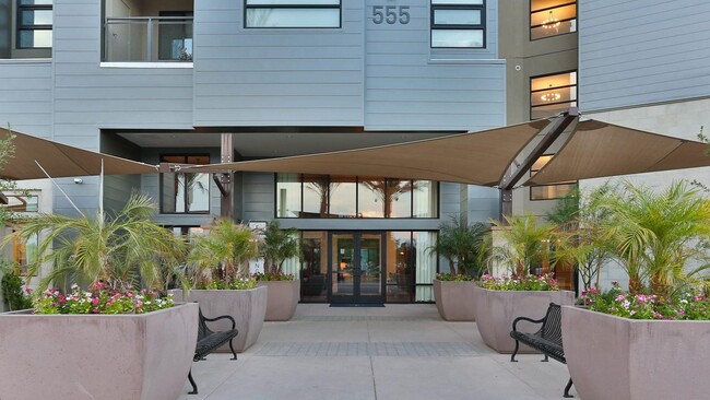 Building Photo - 555 S Galleria Way