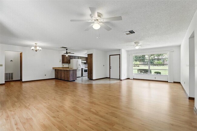 Building Photo - 2343 Greenacre Rd