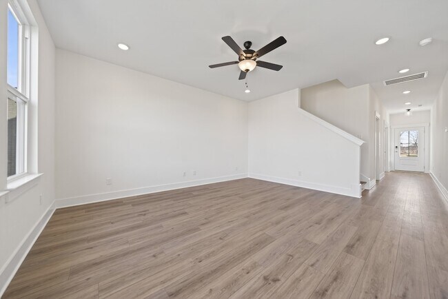 Building Photo - 404 Old Spg Ln