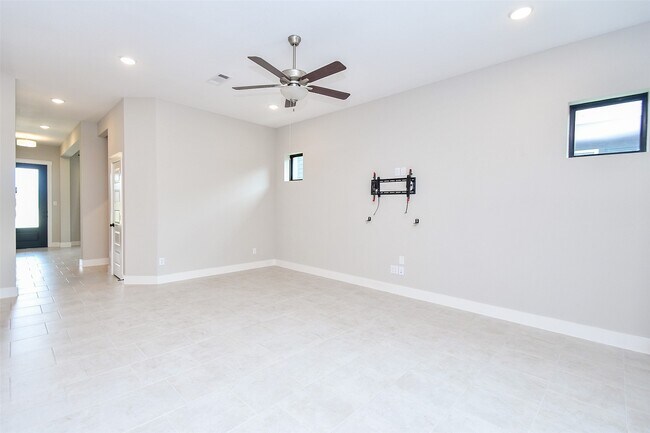 Building Photo - 15247 Parkland Canyon Dr