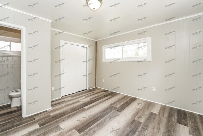 Building Photo - 5565 Beechwood Ave